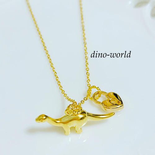 【エデン☆】 新品未使用coach恐竜と花のチャームネックレス エデン☆様専用】 新品未使用coach恐竜と花のチャームネックレス