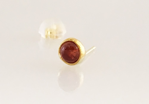 K24 Pure Gold+Red Spinel Stud◆K24純金のワインレッドスピネルスタッドピアス　片方のみ 2枚目の画像