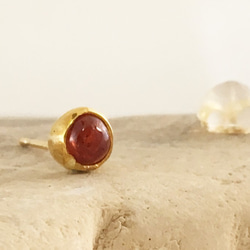 K24 Pure Gold+Red Spinel Stud◆K24純金のワインレッドスピネルスタッドピアス　片方のみ 4枚目の画像