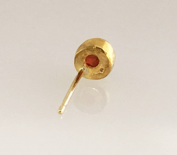 K24 Pure Gold+Red Spinel Stud◆K24純金のワインレッドスピネルスタッドピアス　片方のみ 5枚目の画像