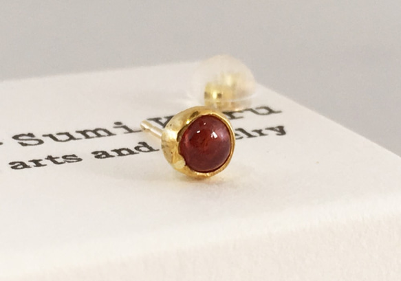 K24 Pure Gold+Red Spinel Stud◆K24純金のワインレッドスピネルスタッドピアス　片方のみ 6枚目の画像