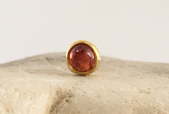 K24 Pure Gold+Red Spinel Stud◆K24純金のワインレッドスピネルスタッドピアス　片方のみ 9枚目の画像