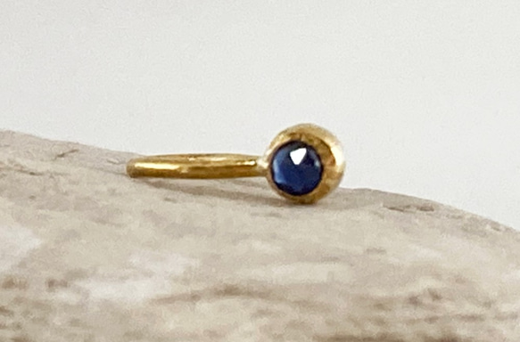 ◇玫瑰切割天然藍寶石純金夾式耳環 ◇K24純金+天然藍寶石（一隻耳朵） 第2張的照片
