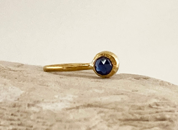 ◇玫瑰切割天然藍寶石純金夾式耳環 ◇K24純金+天然藍寶石（一隻耳朵） 第7張的照片