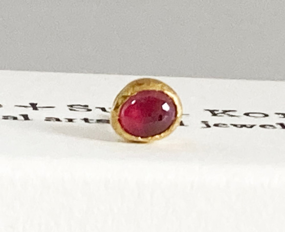 K24 Pure Gold+ Red Spinel Stud◆K24純金 レッドスピネルスタッドピアス　片方のみ 2枚目の画像