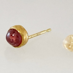 訳あり◆K24 Pure Gold+Red Spinel Stud◆K24純金のレッドスピネルスタッドピアス　片方のみ 2枚目の画像