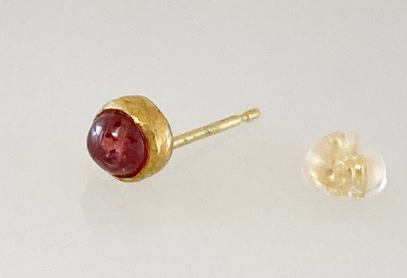 訳あり◆K24 Pure Gold+Red Spinel Stud◆K24純金のレッドスピネルスタッドピアス　片方のみ 2枚目の画像