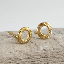 K24 Pure Gold Hammered Loop Stud ◇鎚目のついた純金のループ・スタッドピアス◇片耳分 1枚目の画像