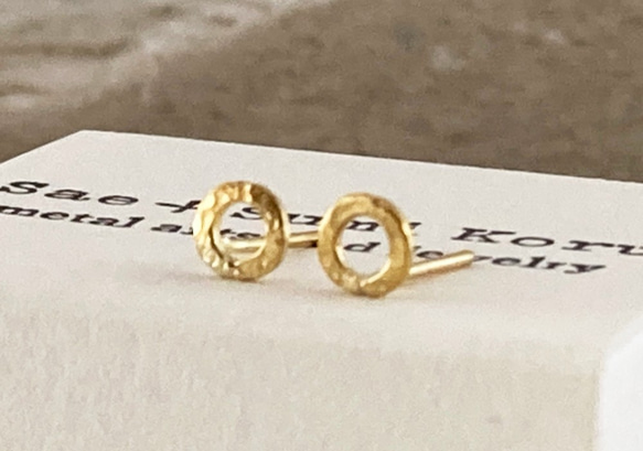 K24 Pure Gold Hammered Loop Stud ◇鎚目のついた純金のループ・スタッドピアス◇片耳分 5枚目の画像