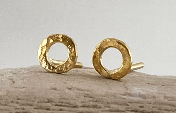 K24 Pure Gold Hammered Loop Stud ◇鎚目のついた純金のループ・スタッドピアス◇片耳分 7枚目の画像