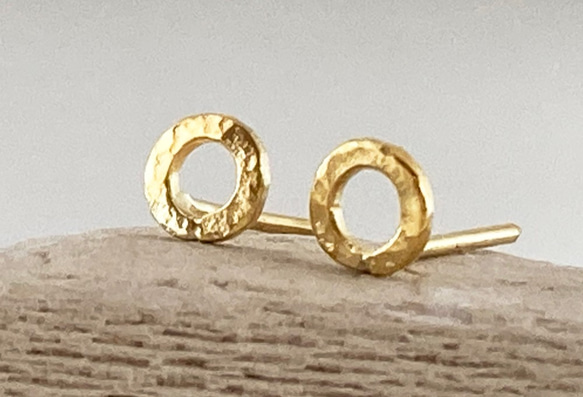 K24 Pure Gold Hammered Loop Stud ◇鎚目のついた純金のループ・スタッドピアス◇片耳分 9枚目の画像