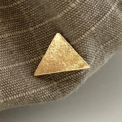 小さな三角形◇真鍮鍛金ピンズ/タイタック 2枚目の画像