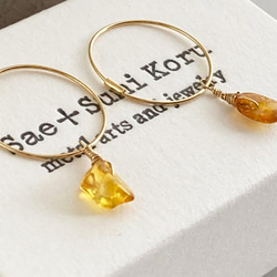 K18◇琥珀原石フープピアス◇k18 raw amber gold Foop Studs 2枚目の画像