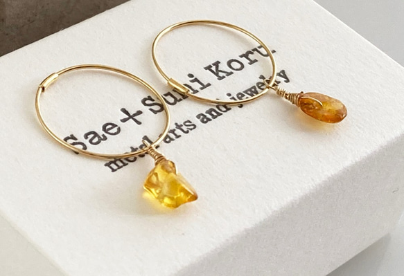 K18◇琥珀原石フープピアス◇k18 raw amber gold Foop Studs 2枚目の画像