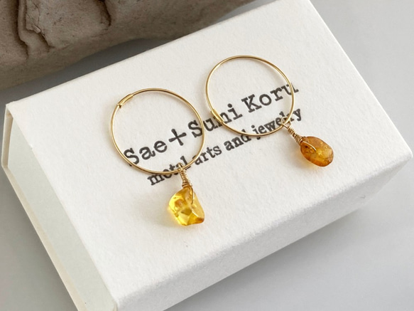 K18◇琥珀原石フープピアス◇k18 raw amber gold Foop Studs 8枚目の画像