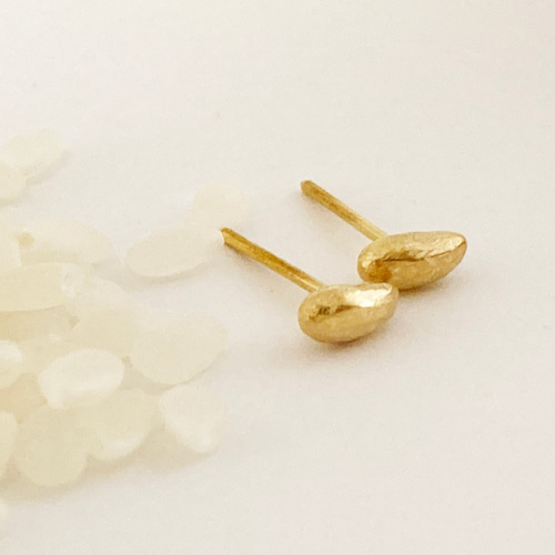 K22(K24純金ポスト)お米のピアス◇K22 Rice Grain Stud(片耳 K22(K24純金ポスト)お米のピアス◇K22 Rice Grain Stud(片耳