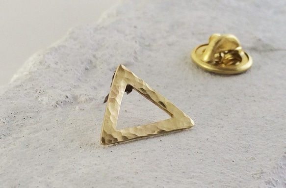 秘密の三角形◇真鍮鍛金ピンズ 3枚目の画像