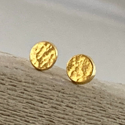 K24 Pure Gold Moon ◇小さな純金の満月◇リサイクルK24厚めのスタッドピアス◇片耳分～ 5枚目の画像