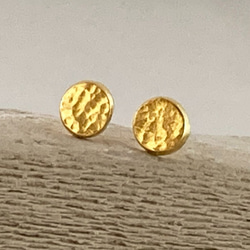 K24 Pure Gold Moon ◇小さな純金の満月◇リサイクルK24厚めのスタッドピアス◇片耳分～ 2枚目の画像