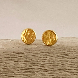 K24 Pure Gold Moon ◇小さな純金の満月◇リサイクルK24厚めのスタッドピアス◇片耳分～ 6枚目の画像