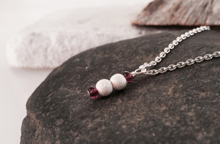 雪だるま＊ＳＶロードライトガーネット　ペンダント 4,712円