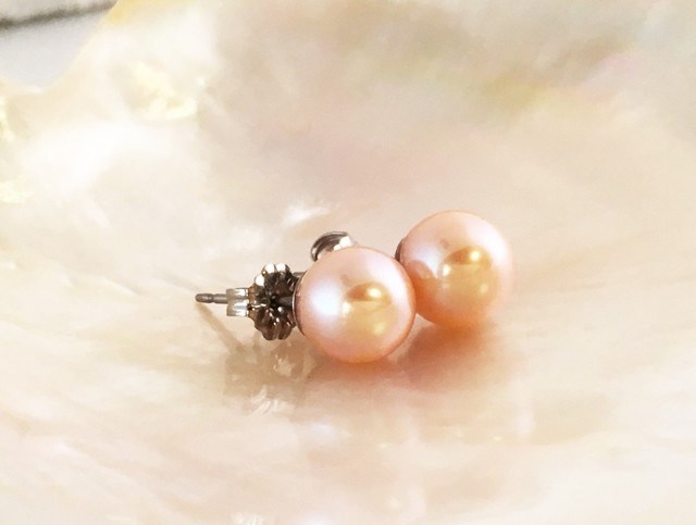 Orangy Pink Pearl チタンピアス／スタッド