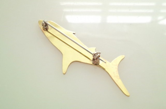 小さいサメ　☆真鍮ブローチ☆ 5枚目の画像