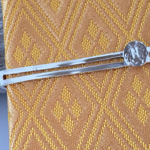 遺品整理 アクセサリー 時計 まとめ ブローチ ネクタイピン 刻印未検品　973 遺品整理 大量アクセサリー 時計 まとめ売り ブローチ ネクタイ