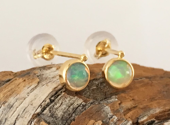 天然オパール◇K18◇スタッドピアス ピアス（スタッド・一粒） Sae+