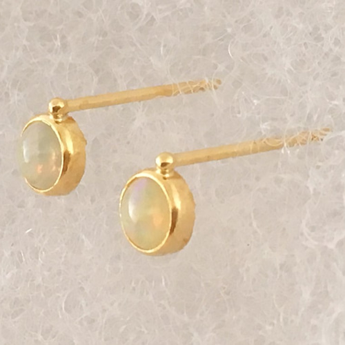 天然オパール◇K18◇スタッドピアス ピアス（スタッド・一粒） Sae+