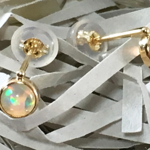 天然オパール◇K18◇スタッドピアス ピアス（スタッド・一粒） Sae+