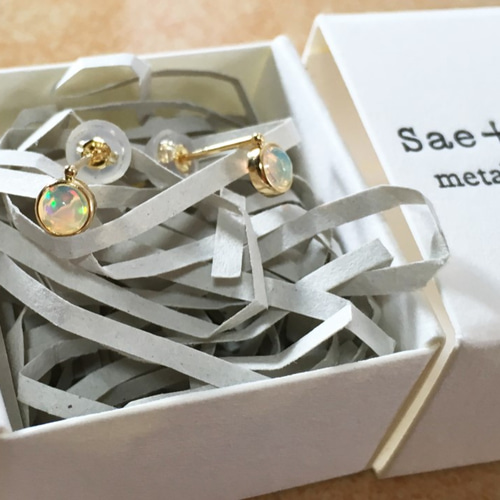 天然オパール◇K18◇スタッドピアス ピアス（スタッド・一粒） Sae+