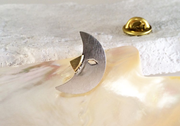 Moon the crescent SV ピンバッジ