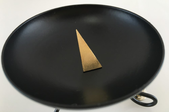 Sandy Triangle Pin Broach◇三角真鍮ピンバッジ／タイタック 2 5枚目の画像