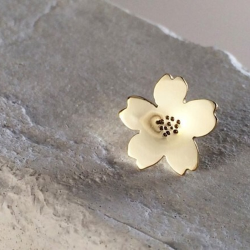 桜◇真鍮ピンバッジ ピンバッチ Sae+Sumi Koru 通販 771405｜Creema