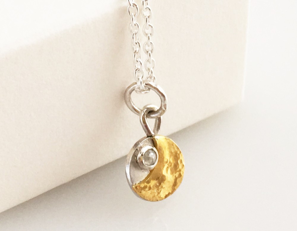 スペシャル特典 純金の三日月＋ダイアモンドの星ペンダント◇K24 Pure Gold + アクセサリー