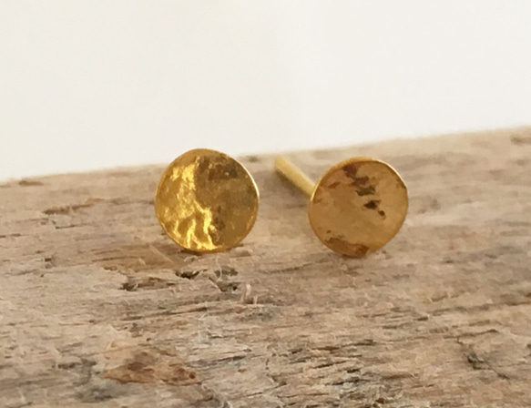 K24 Pure Gold Moon ◇小さな純金の満月◇スタッドピアス◇片耳分～ 1枚目の画像