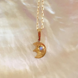 オパールの瞳◇純金の小さな三日月ペンダントトップ◇K24 Crescent+Opal Pendant Top 6枚目の画像