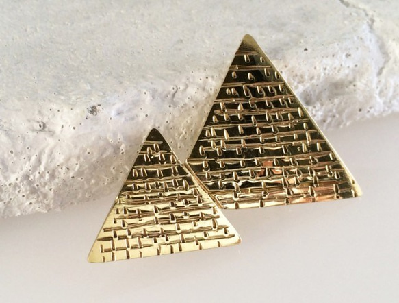 ピラミッド◆真鍮ブローチ 2枚目の画像