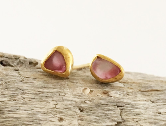 K24純金+原粉紅色尖晶石◆純金粉紅色尖晶石粗糙耳釘 第2張的照片