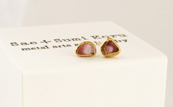 K24純金+原粉紅色尖晶石◆純金粉紅色尖晶石粗糙耳釘 第7張的照片