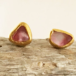 K24純金+原粉紅色尖晶石◆純金粉紅色尖晶石粗糙耳釘 第8張的照片
