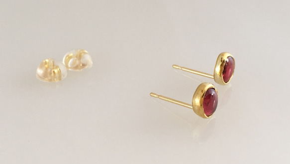 K24純金+紅色尖晶石耳釘◆K24純金紅色尖晶石耳釘 第5張的照片