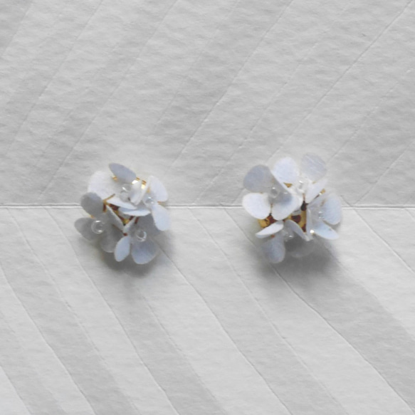 ピアス：あじさい（青）のPaper Flower Earrings 1枚目の画像