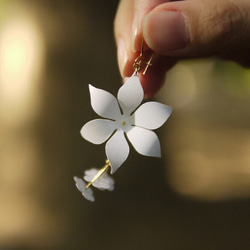 ピアス：Paper Flower Earrings 02 1枚目の画像