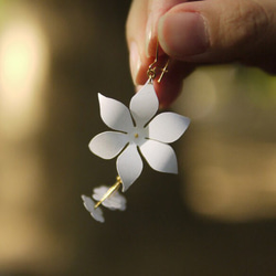 イヤリング：Paper Flower Earrings 02 1枚目の画像