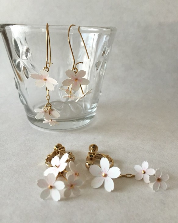 イヤリング：桜ver. Paper Flower Earrings 1枚目の画像