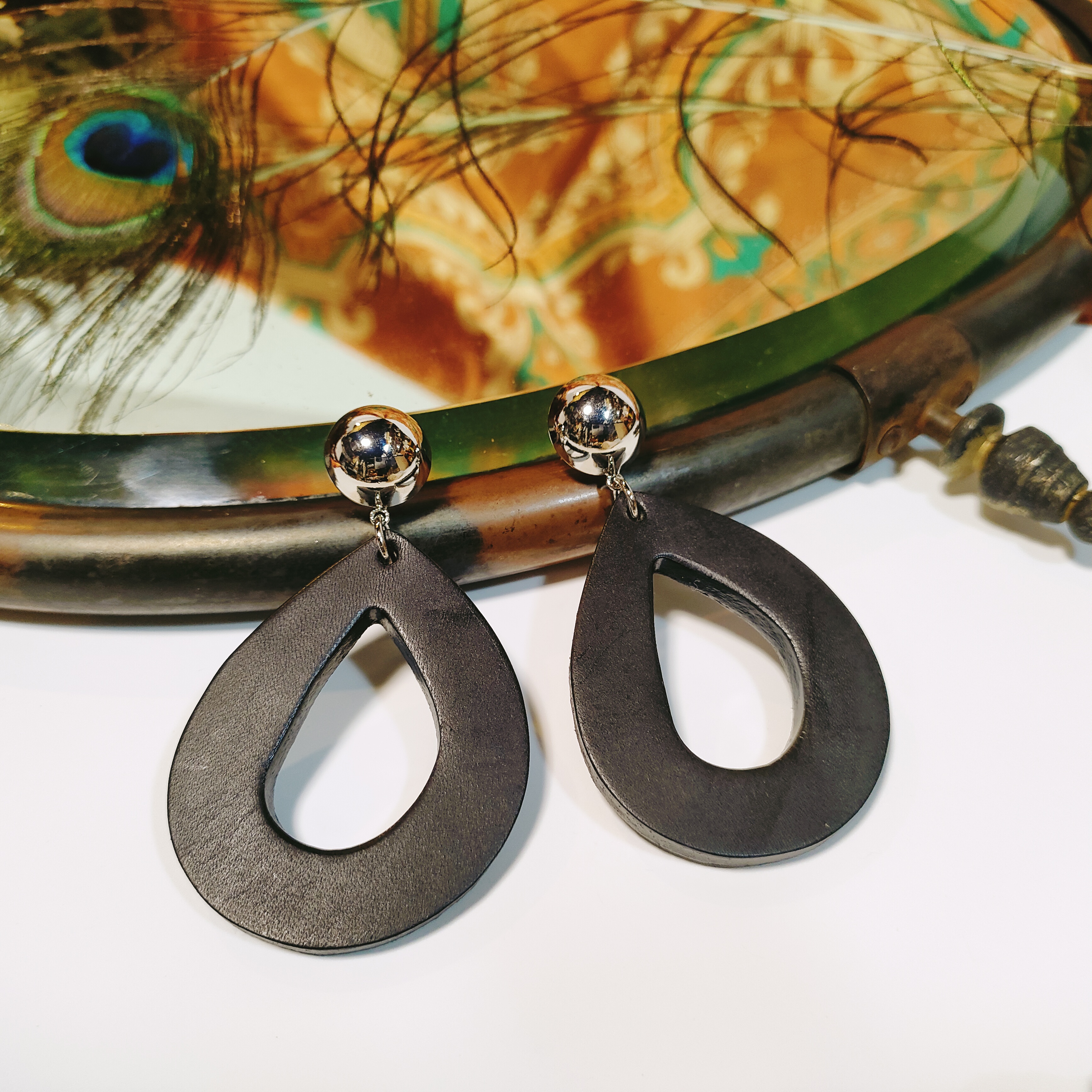 【牛革スムース/ブラック】 ドロップ型チャームなしピアス大 シルバー(イヤリング変更可)　大ぶりピアス　イヤリング