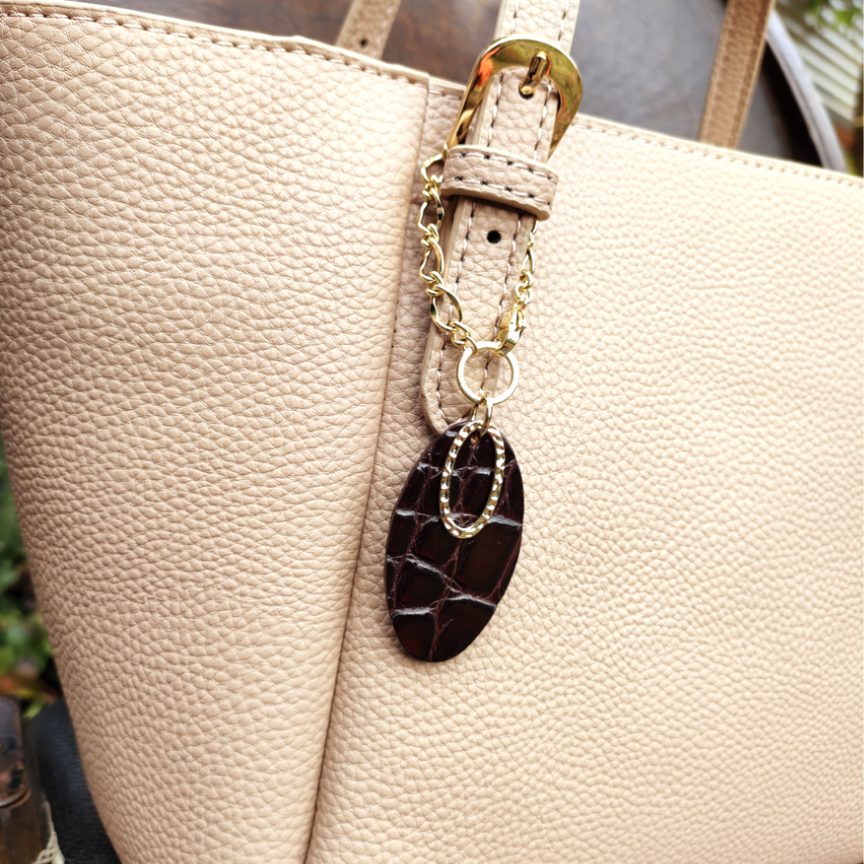 【クロコダイル型押しレザー(牛革)/ダークブラウン】オーバル型&オーバルリング /バッグチャーム ゴールド