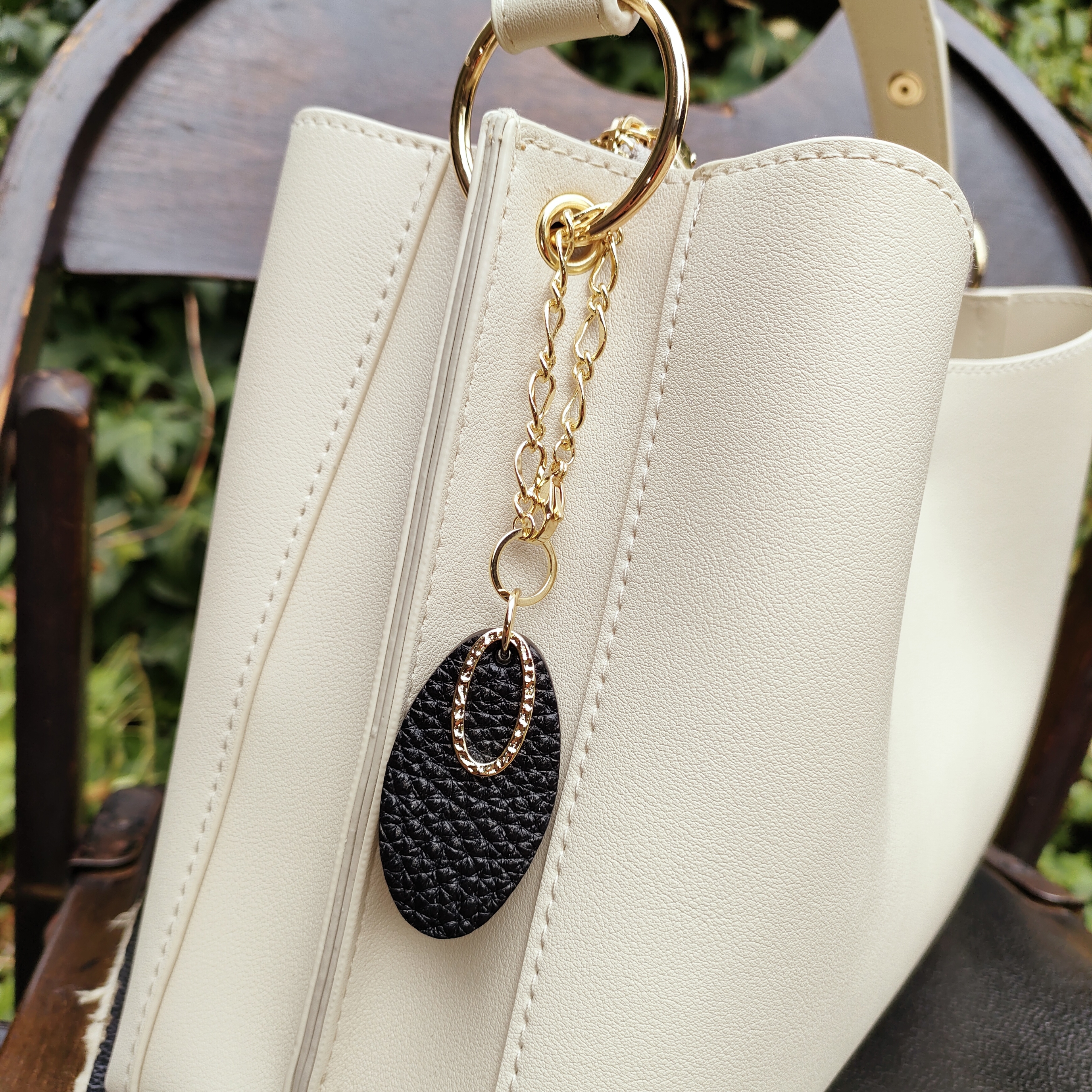 【ゴートレザー(山羊革)/ブラック】オーバル型&オーバルリング /バッグチャーム ゴールド